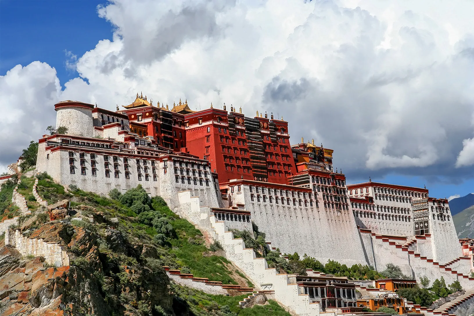 potala-palace-in-tibet-2026-01-06-11-01-02-utc